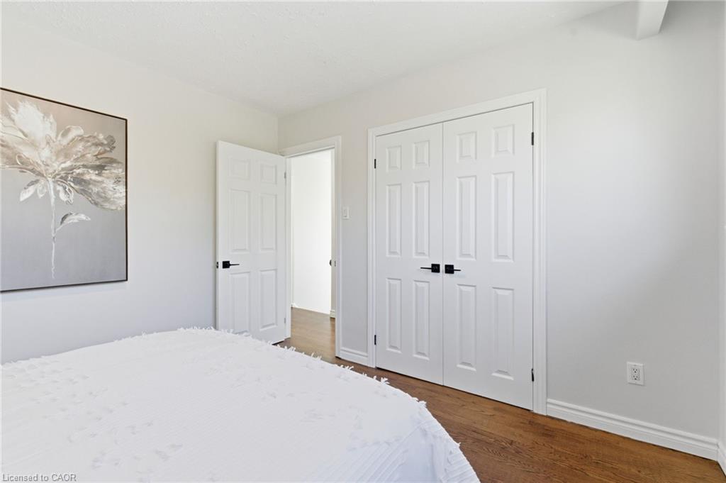 4502 Bennett Road, Burlington, ON - Indoor Photo Showing Bedroom