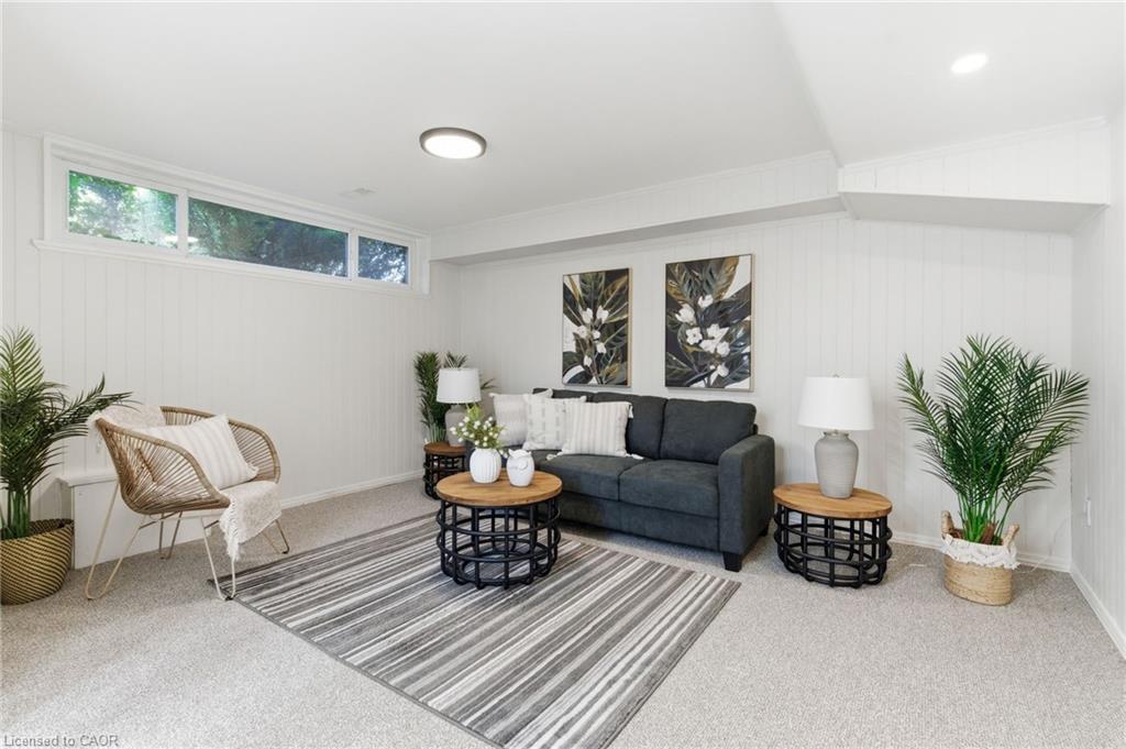 4502 Bennett Road, Burlington, ON - Indoor Photo Showing Living Room