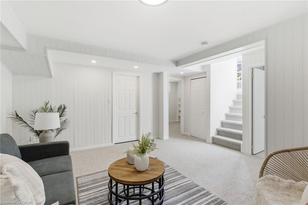 4502 Bennett Road, Burlington, ON - Indoor