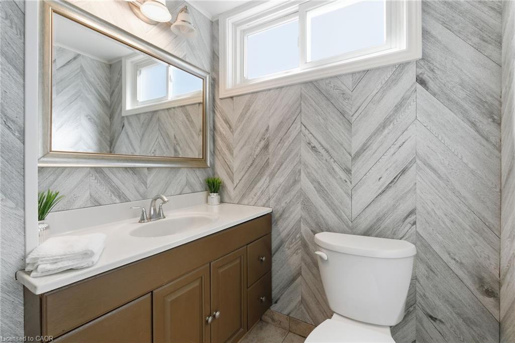 4502 Bennett Road, Burlington, ON - Indoor Photo Showing Bathroom