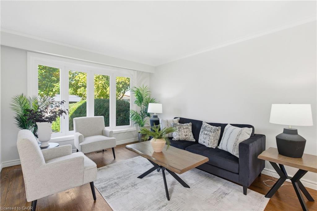 4502 Bennett Road, Burlington, ON - Indoor Photo Showing Living Room