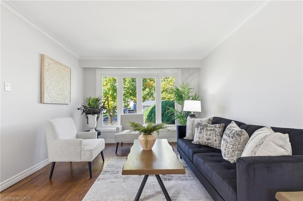 4502 Bennett Road, Burlington, ON - Indoor Photo Showing Living Room