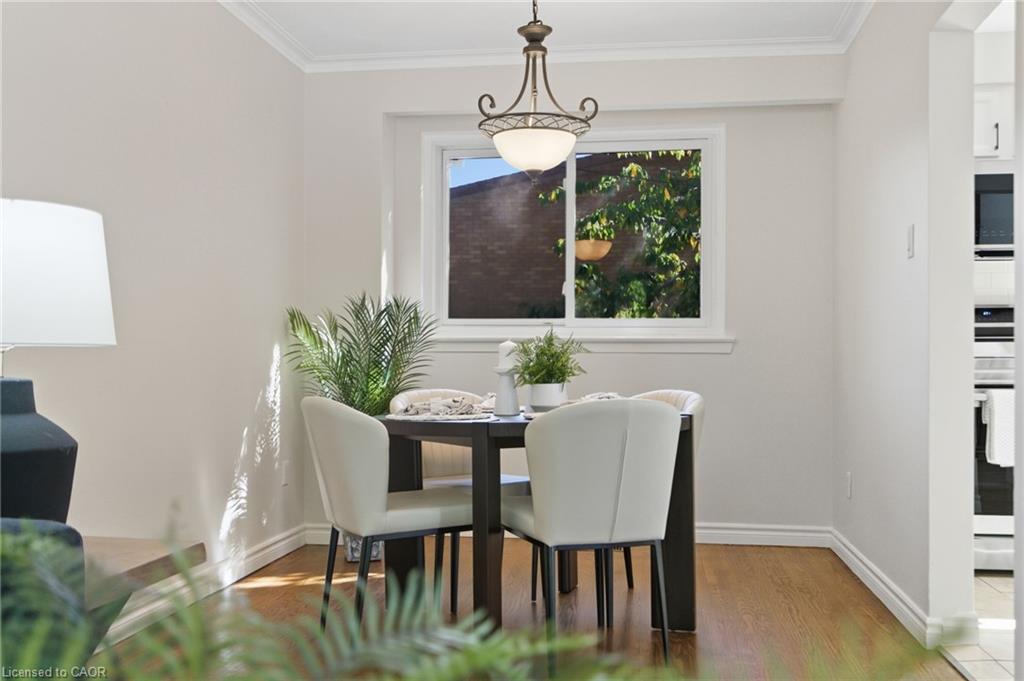 4502 Bennett Road, Burlington, ON - Indoor Photo Showing Dining Room