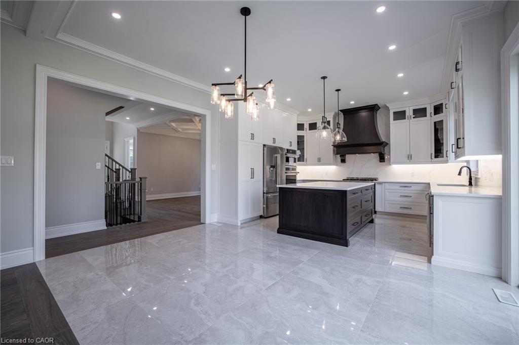 31 Bayside Court, Burlington, ON - Indoor Photo Showing Kitchen