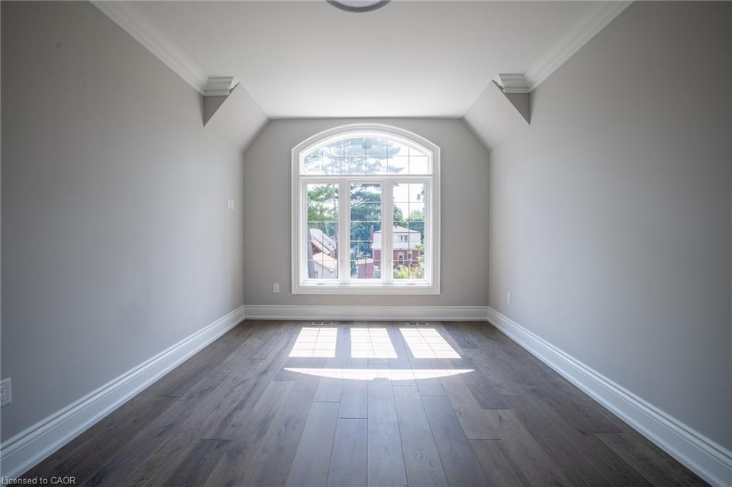 31 Bayside Court, Burlington, ON - Indoor Photo Showing Other Room