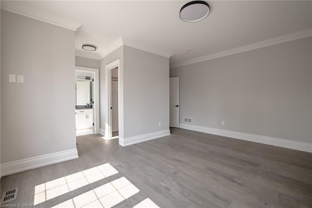 31 Bayside Court, Burlington, ON - Indoor Photo Showing Other Room