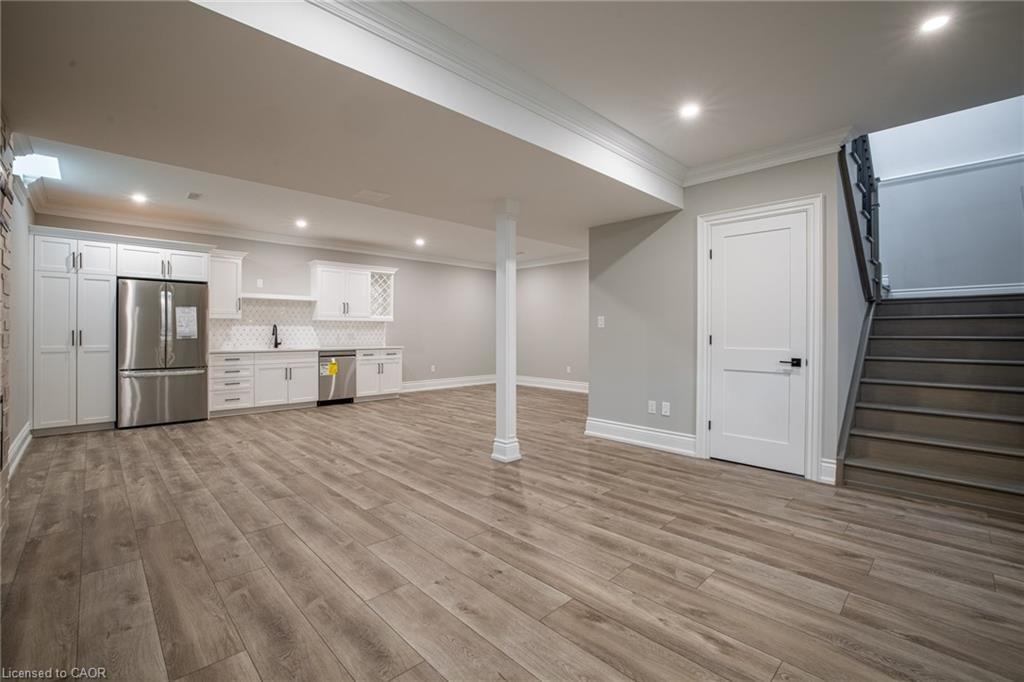 31 Bayside Court, Burlington, ON - Indoor