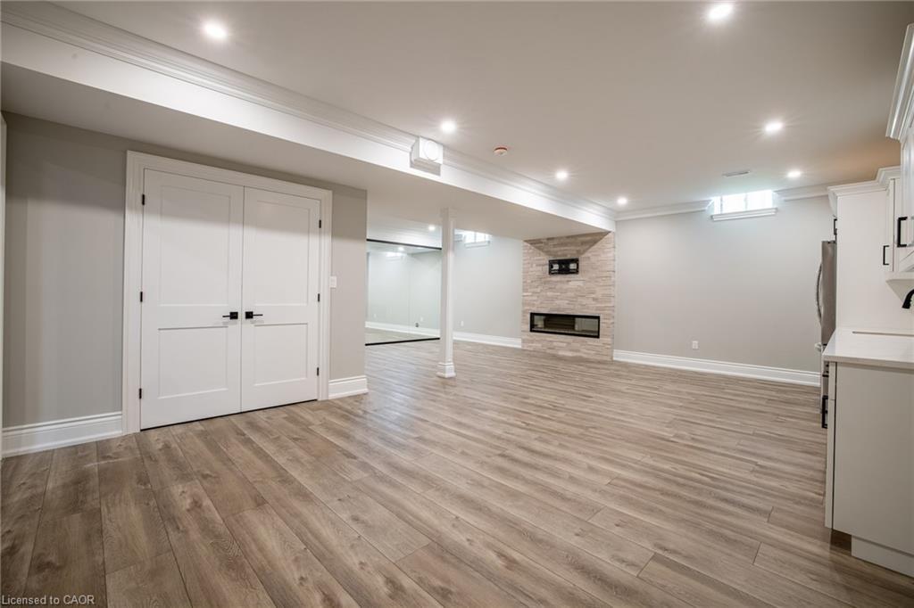 31 Bayside Court, Burlington, ON - Indoor