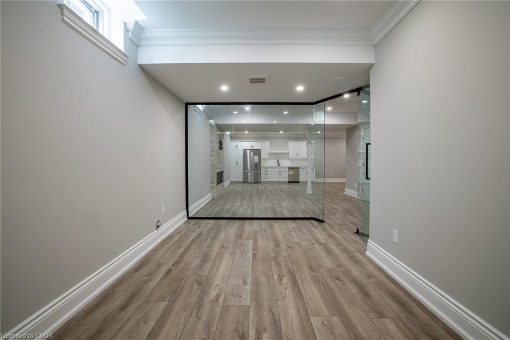 31 Bayside Court, Burlington, ON - Indoor Photo Showing Other Room