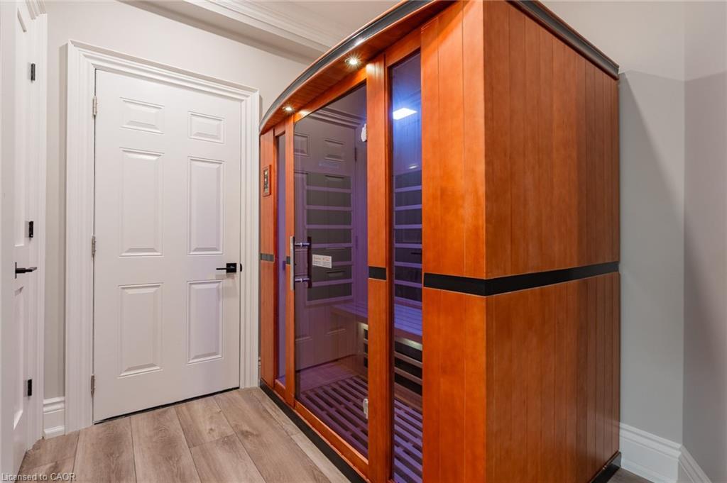 31 Bayside Court, Burlington, ON - Indoor Photo Showing Other Room