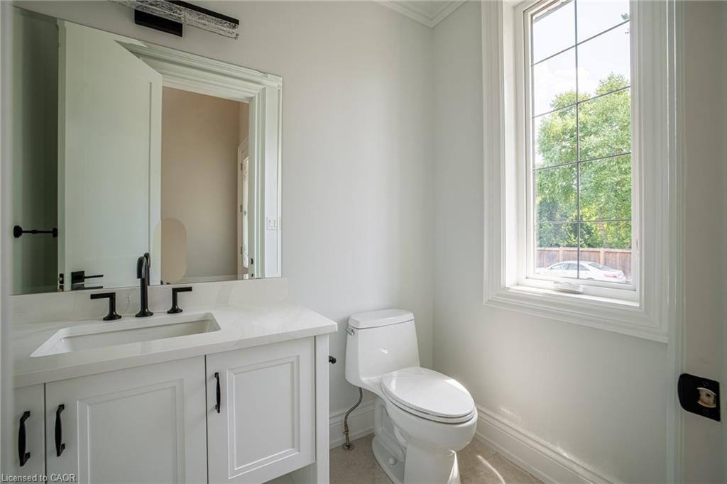 31 Bayside Court, Burlington, ON - Indoor Photo Showing Bathroom