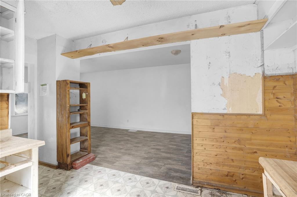 135 Madison Avenue S, Kitchener, ON - Indoor