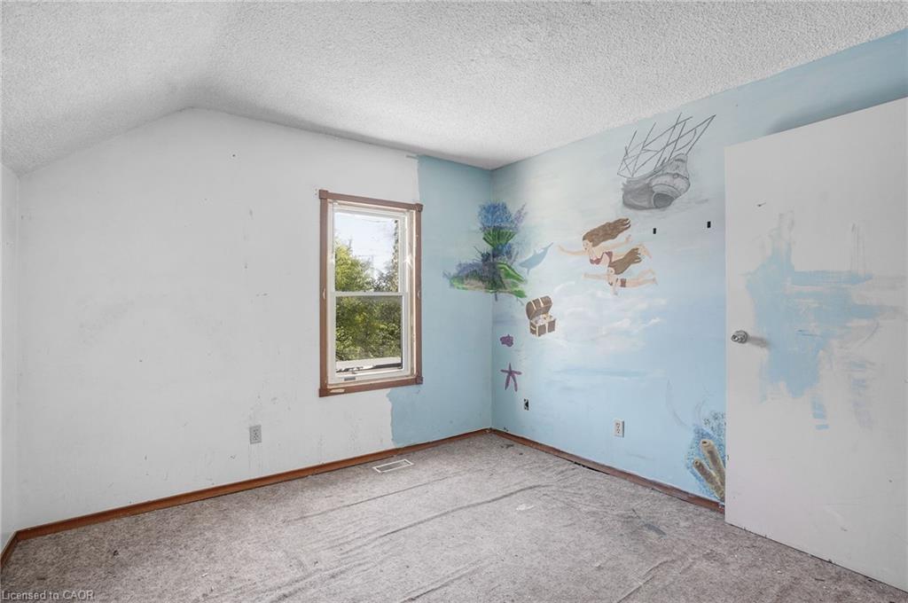 135 Madison Avenue S, Kitchener, ON - Indoor Photo Showing Other Room