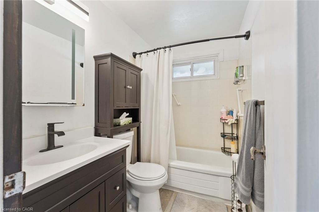 102 Rutherford Road N, Brampton, ON - Indoor Photo Showing Bathroom