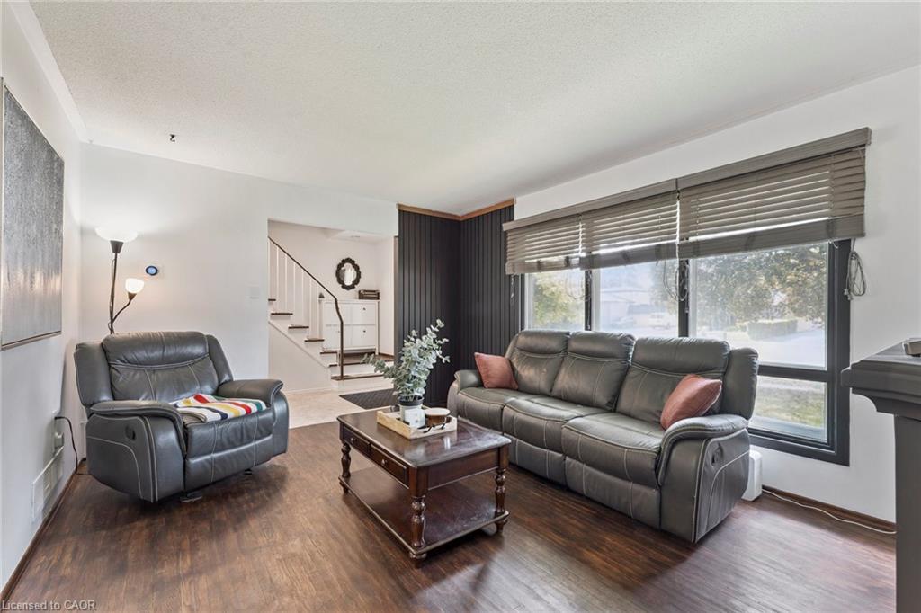 102 Rutherford Road N, Brampton, ON - Indoor Photo Showing Living Room