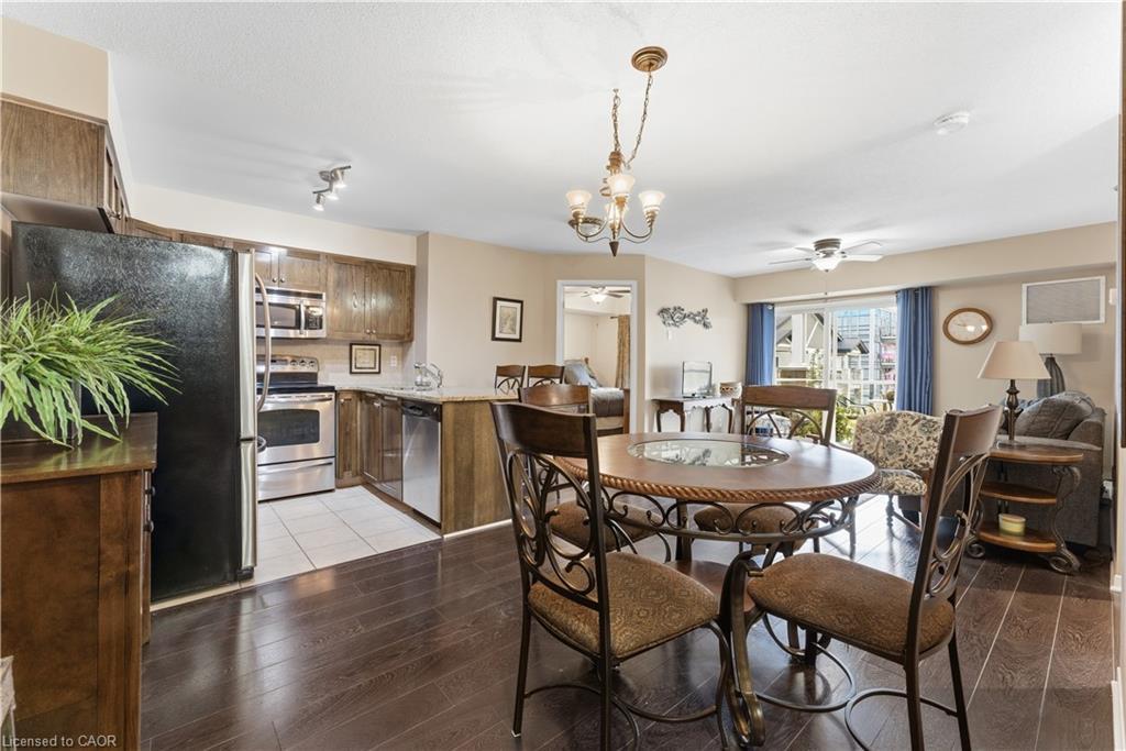 1402-330 Prince Charles Drive S, Welland, ON - Indoor Photo Showing Dining Room