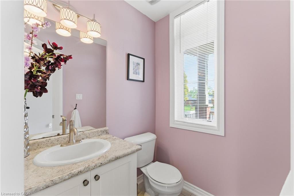 383 Erie Avenue, Brantford, ON - Indoor Photo Showing Bathroom
