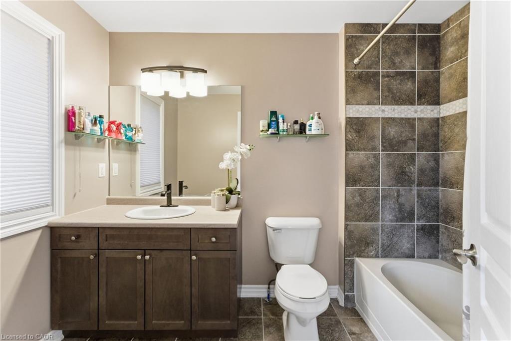 383 Erie Avenue, Brantford, ON - Indoor Photo Showing Bathroom