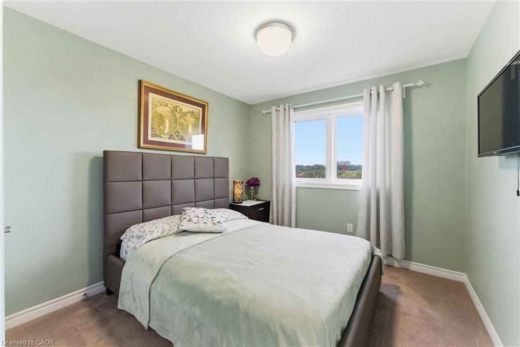 383 Erie Avenue, Brantford, ON - Indoor Photo Showing Bedroom