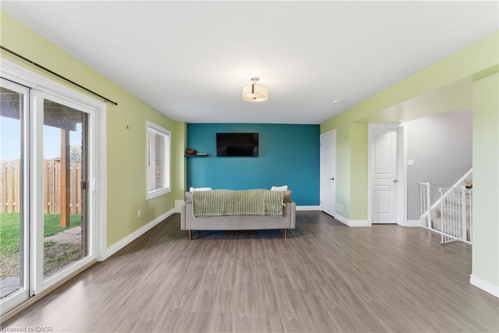 383 Erie Avenue, Brantford, ON - Indoor Photo Showing Bedroom