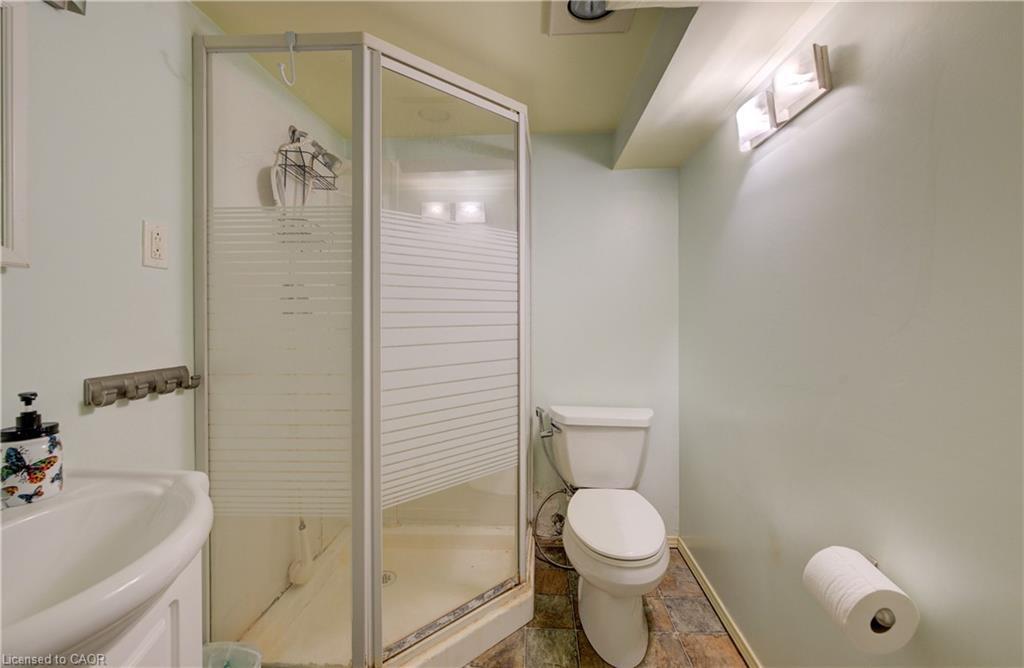 174 Union Street E, Waterloo, ON - Indoor Photo Showing Bathroom