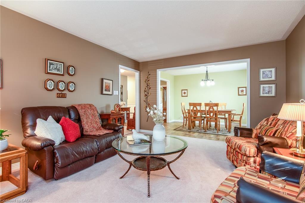 372 Gatestone Boulevard, Waterloo, ON - Indoor Photo Showing Living Room