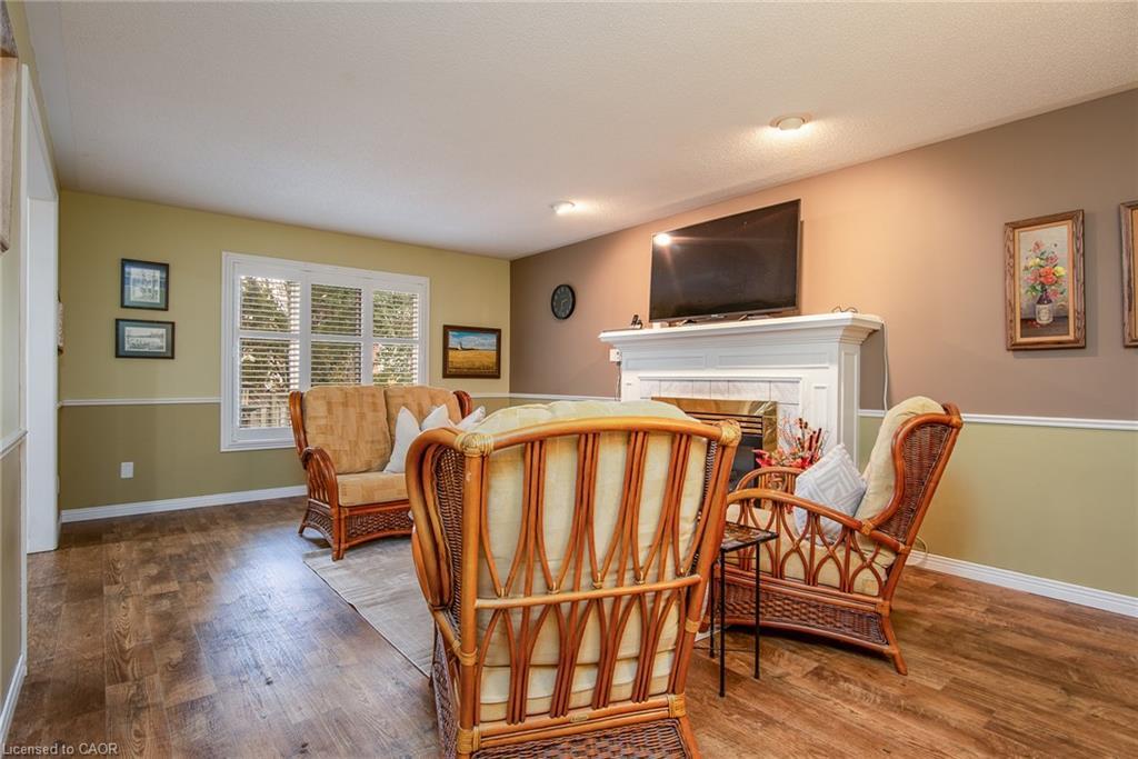 372 Gatestone Boulevard, Waterloo, ON - Indoor With Fireplace