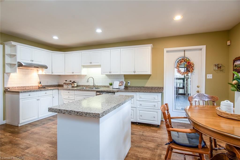 372 Gatestone Boulevard, Waterloo, ON - Indoor Photo Showing Kitchen