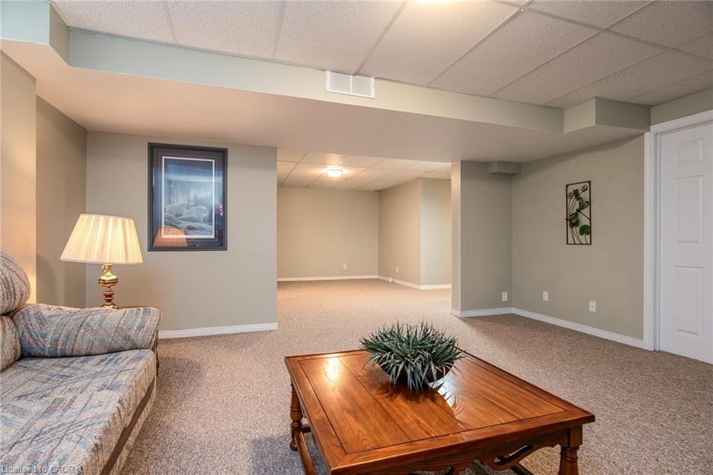 372 Gatestone Boulevard, Waterloo, ON - Indoor Photo Showing Living Room