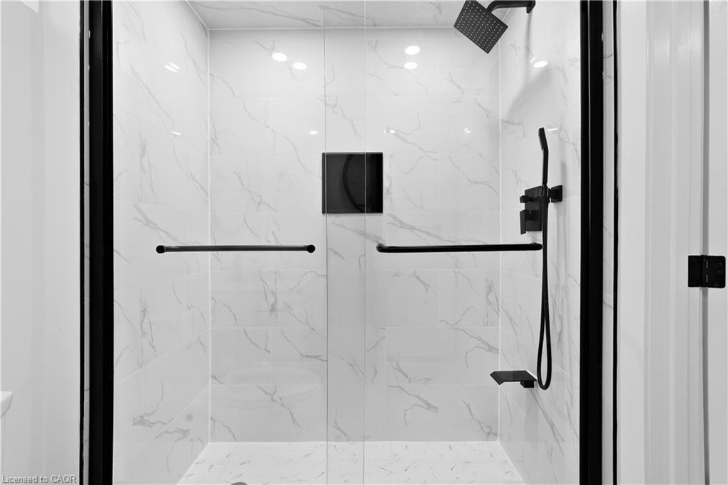 17 Old Coach Road, St. Catharines, ON - Indoor Photo Showing Bathroom