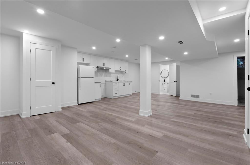 17 Old Coach Road, St. Catharines, ON - Indoor Photo Showing Other Room