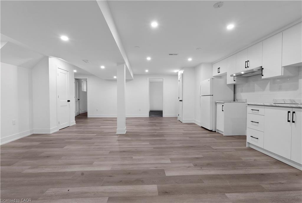 17 Old Coach Road, St. Catharines, ON - Indoor Photo Showing Kitchen