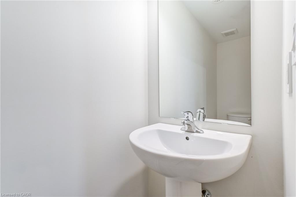 202-755 Omega Drive, Pickering, ON - Indoor Photo Showing Bathroom