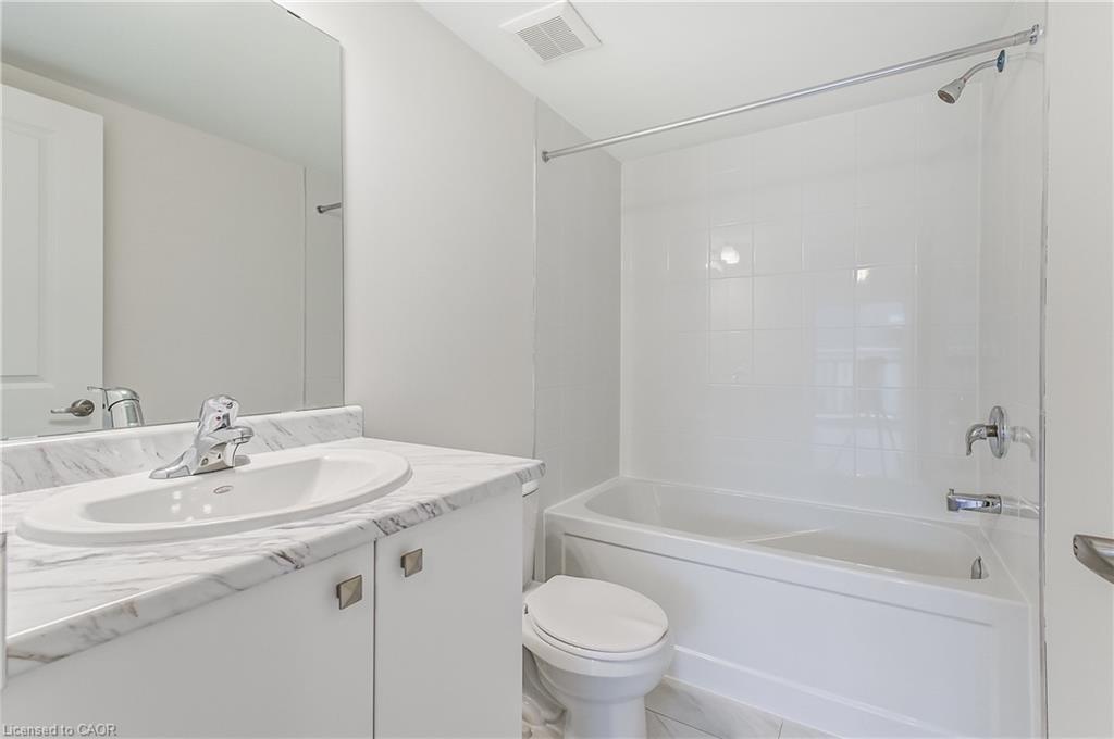 202-755 Omega Drive, Pickering, ON - Indoor Photo Showing Bathroom