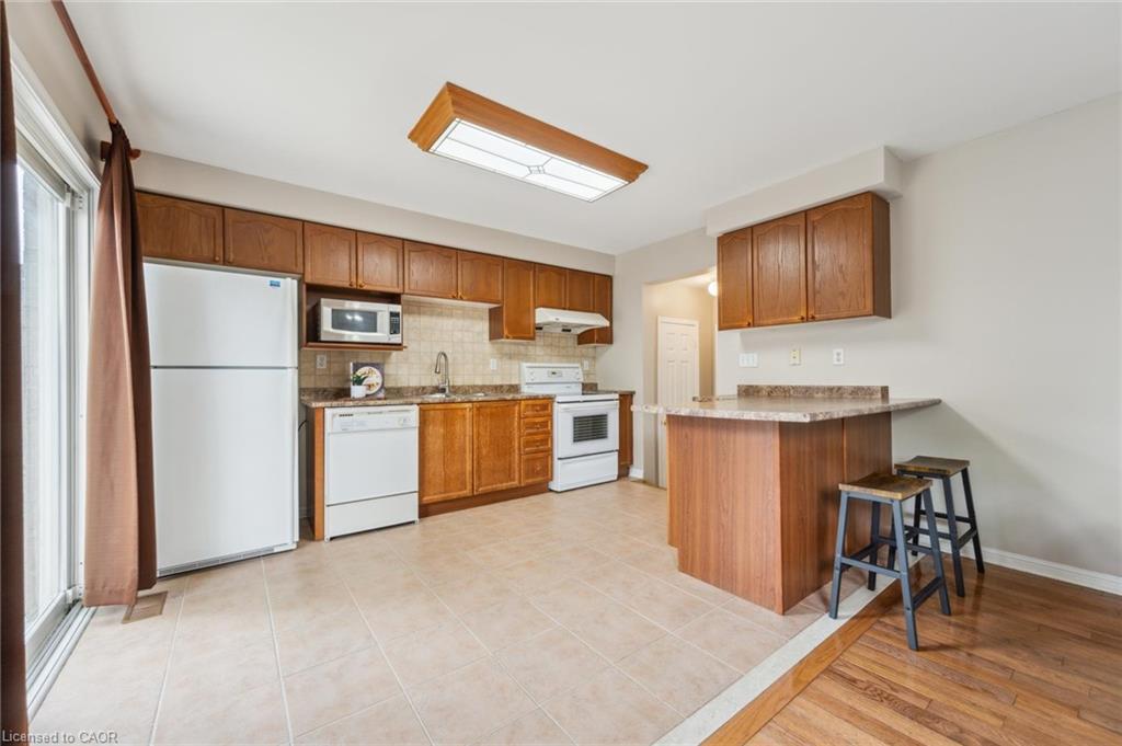 1617 Gowling Terrace, Milton, ON - Indoor Photo Showing Kitchen
