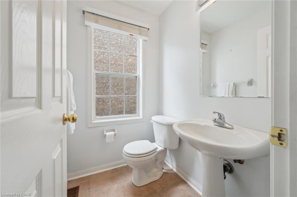 1617 Gowling Terrace, Milton, ON - Indoor Photo Showing Bathroom