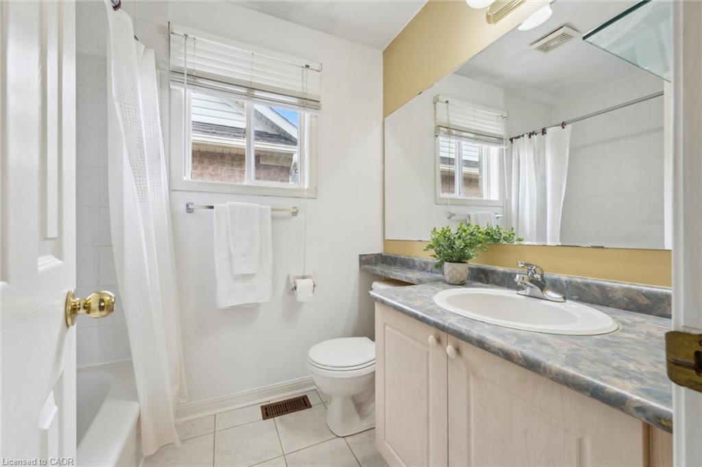 1617 Gowling Terrace, Milton, ON - Indoor Photo Showing Bathroom
