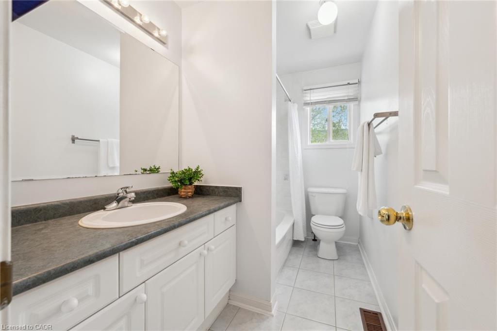 1617 Gowling Terrace, Milton, ON - Indoor Photo Showing Bathroom