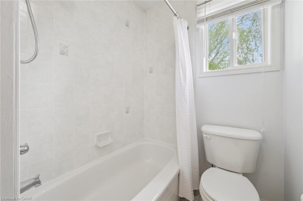 1617 Gowling Terrace, Milton, ON - Indoor Photo Showing Bathroom