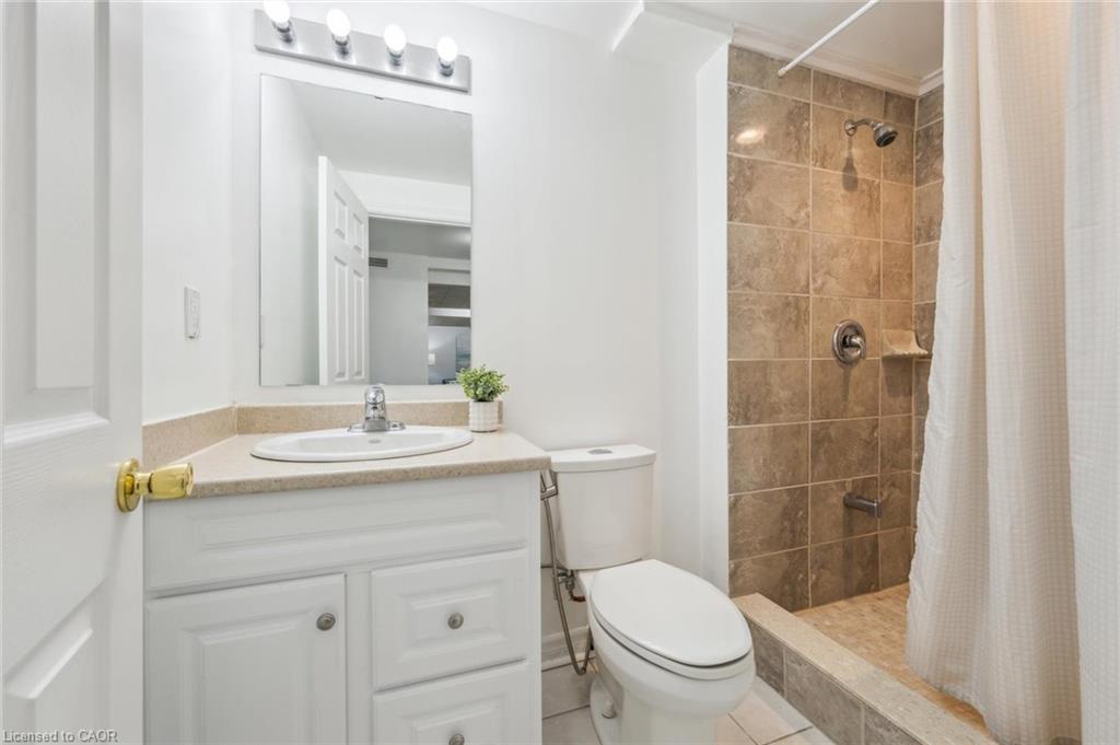 1617 Gowling Terrace, Milton, ON - Indoor Photo Showing Bathroom