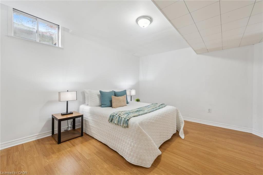 1617 Gowling Terrace, Milton, ON - Indoor Photo Showing Bedroom