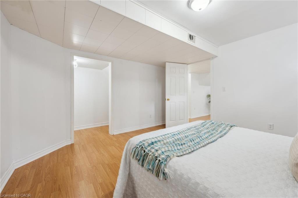 1617 Gowling Terrace, Milton, ON - Indoor Photo Showing Bedroom