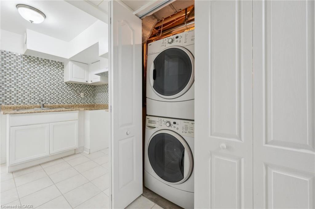 1617 Gowling Terrace, Milton, ON - Indoor Photo Showing Laundry Room
