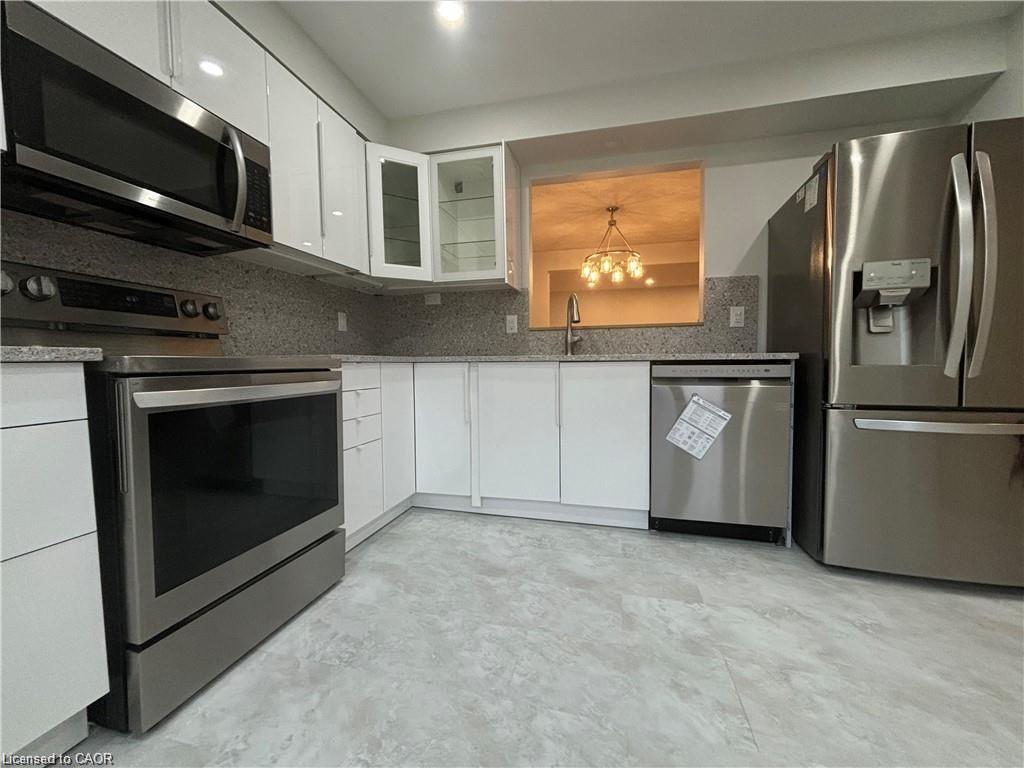46-72 Stone Church Road W, Hamilton, ON - Indoor Photo Showing Kitchen With Stainless Steel Kitchen