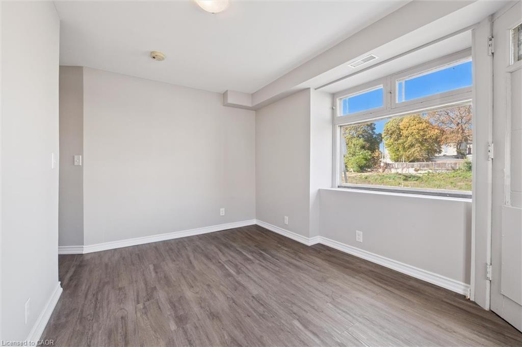 1A-906 King Street E, Cambridge, ON - Indoor Photo Showing Other Room