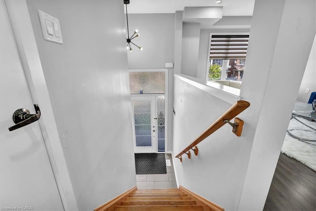 94 Crafter Crescent, Stoney Creek, ON - Indoor Photo Showing Other Room