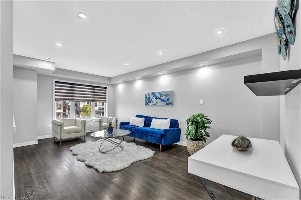 94 Crafter Crescent, Stoney Creek, ON - Indoor Photo Showing Living Room