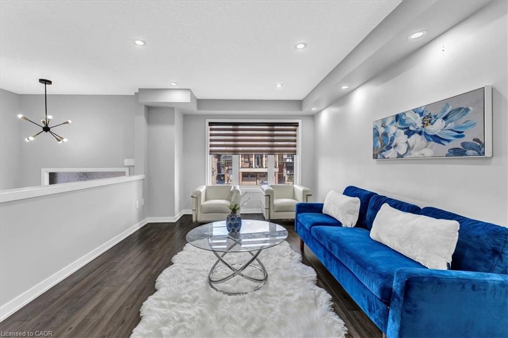 94 Crafter Crescent, Stoney Creek, ON - Indoor Photo Showing Living Room
