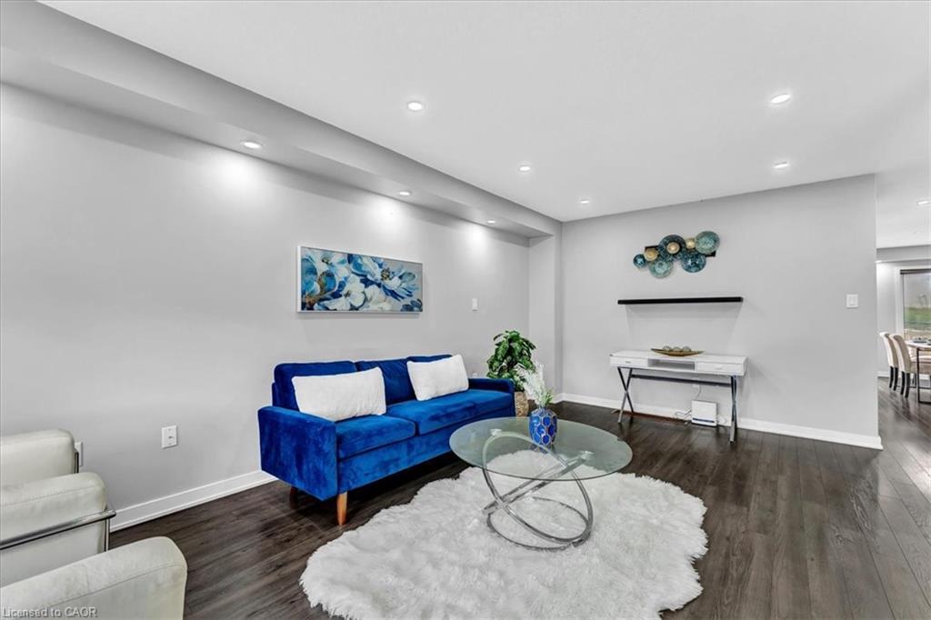 94 Crafter Crescent, Stoney Creek, ON - Indoor Photo Showing Living Room