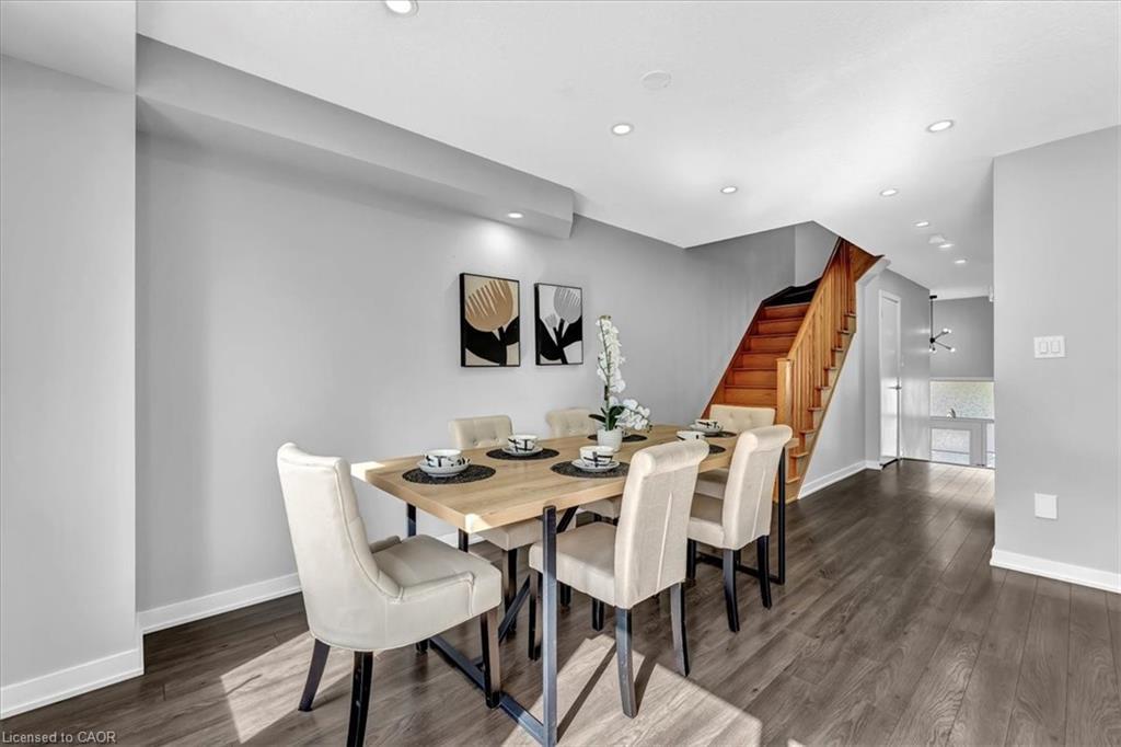 94 Crafter Crescent, Stoney Creek, ON - Indoor Photo Showing Dining Room
